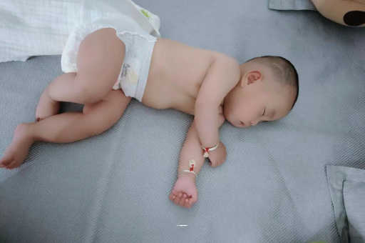供卵包生男孩公司宝宝积食发烧怎么处理